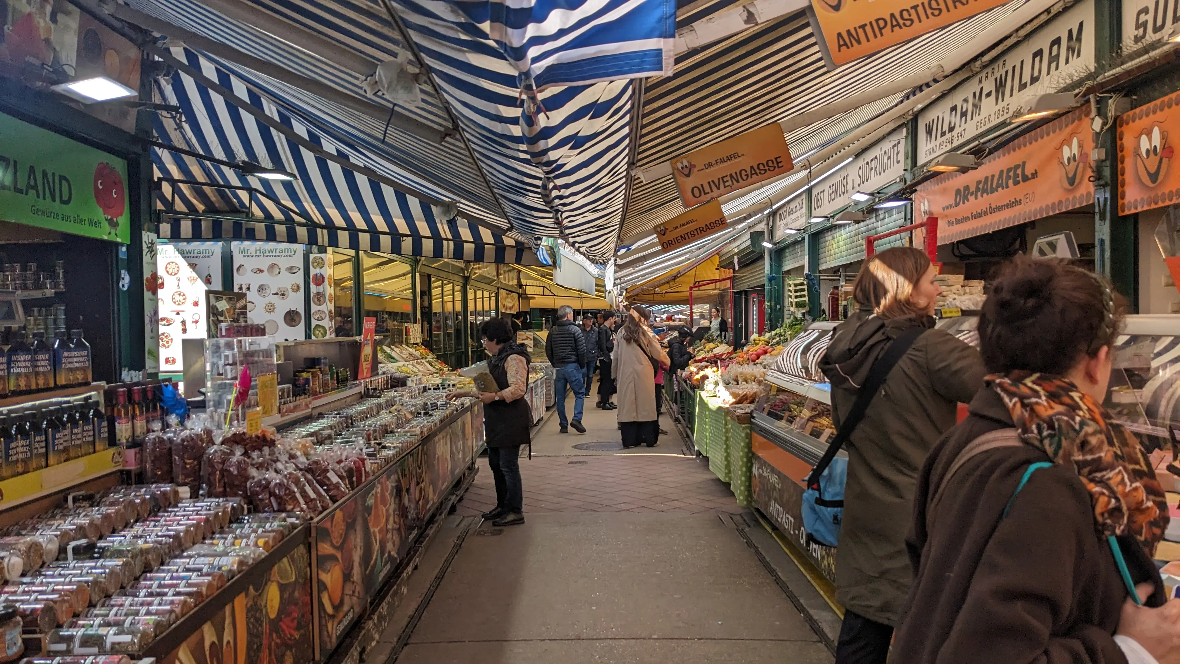 A picture walking down Naschmarkt