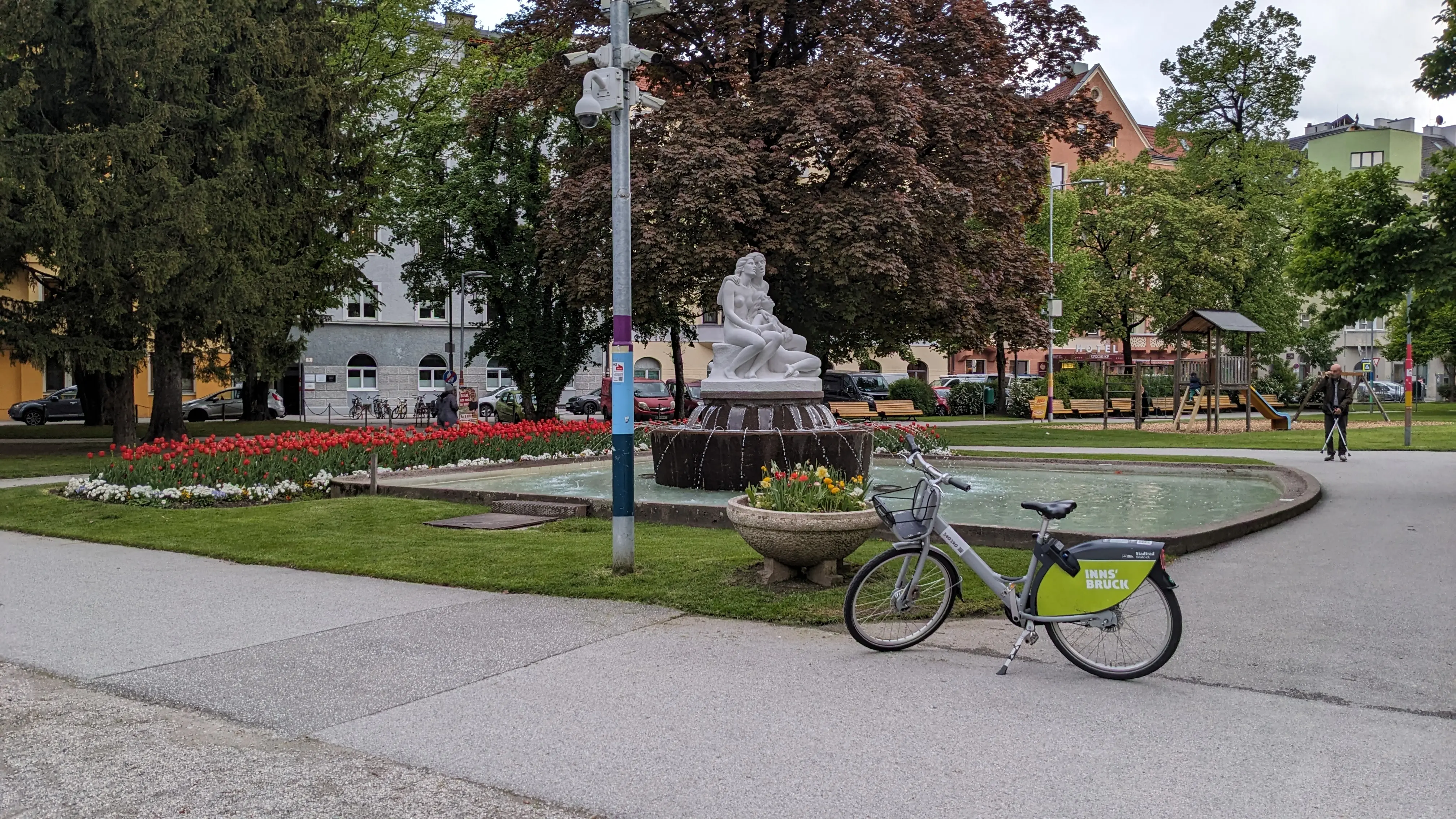 A picture of an Innsbruck bike share bike in a park