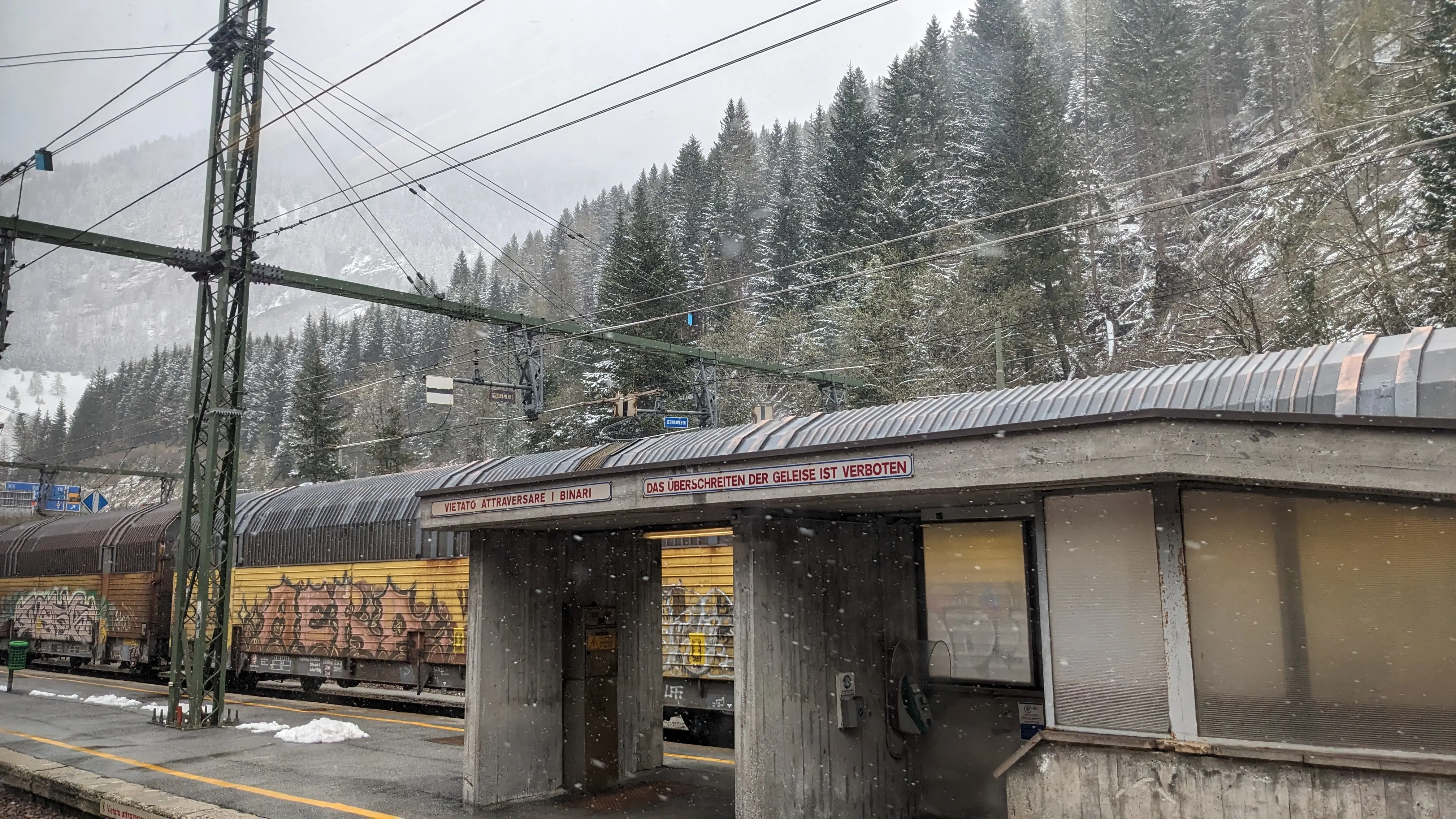 Snow blows across Brenner station